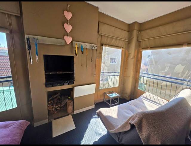 2 BEDROOM APARTMENT FOR SALE IN GLEN MARAIS